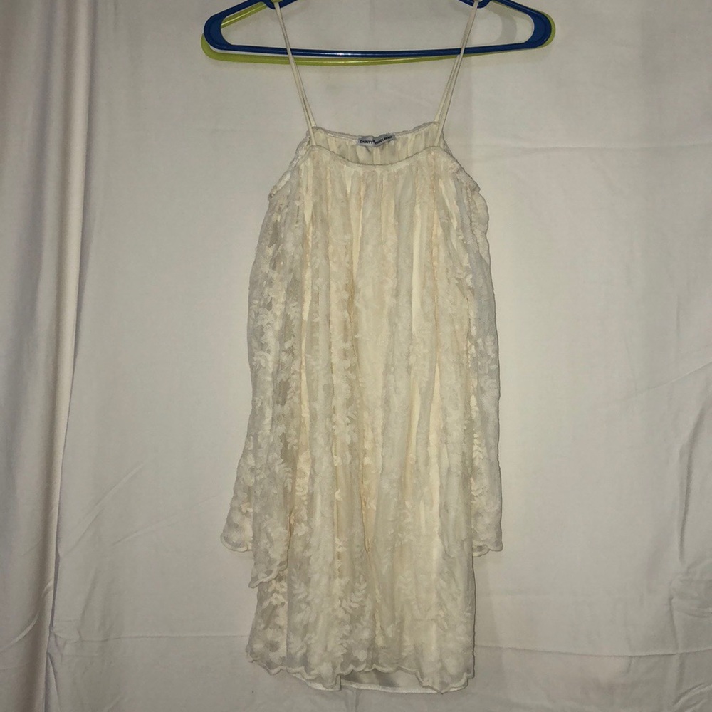 Lace dress - Picture 3 of 3